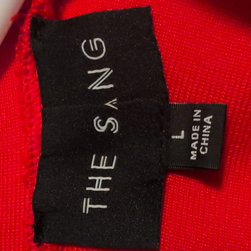 Elegant Red Button-Detail Dress - Picture 5 of 5